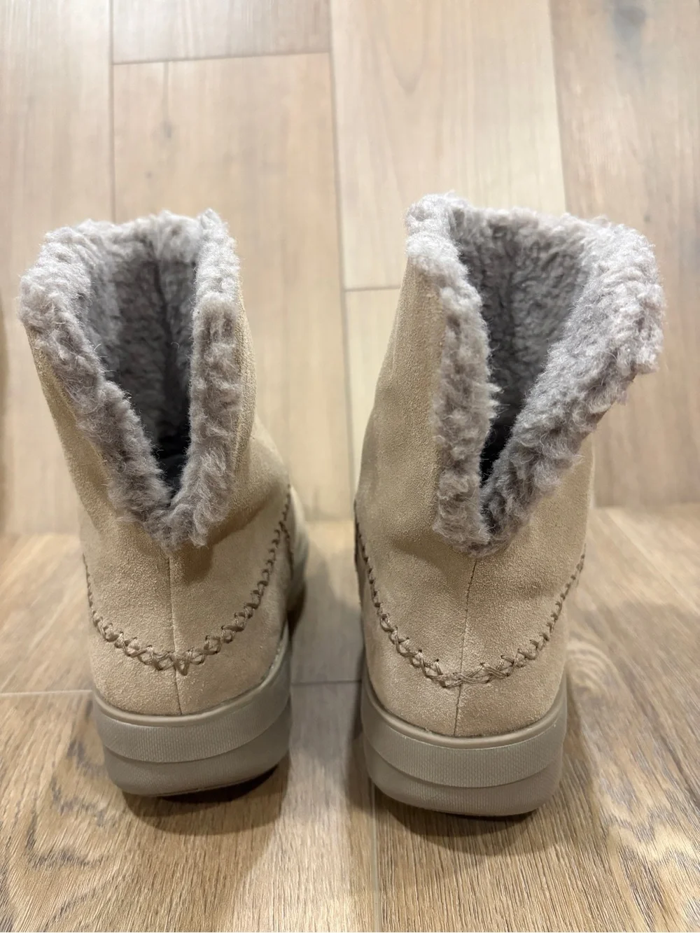 FitFlop Women's Mukluk Shorty III Ankle Boot Shearling Lined Slip On 8.5 Taupe